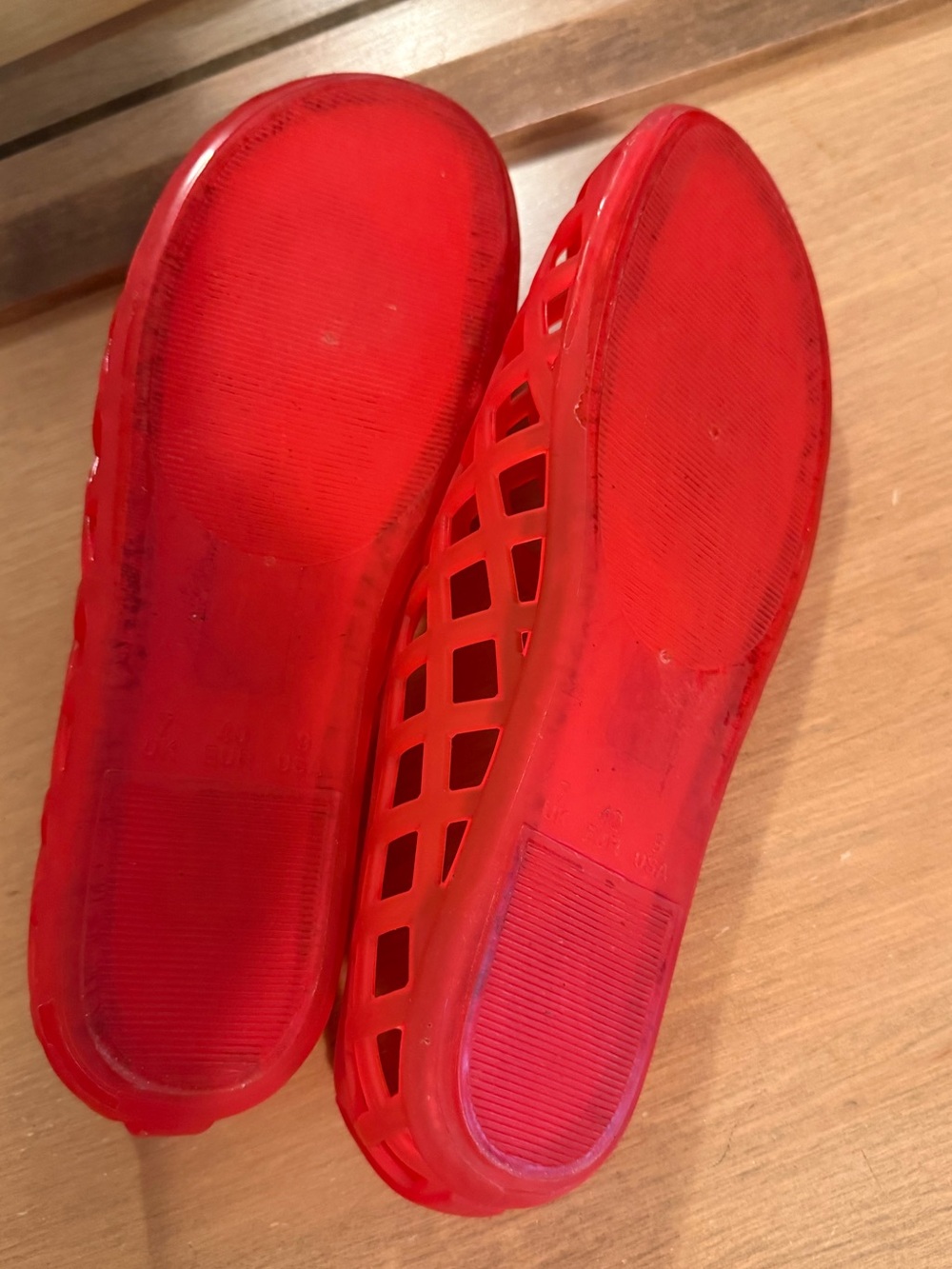Project Cloud Red Translucent Jellies Size 9 - Picture 5 of 6